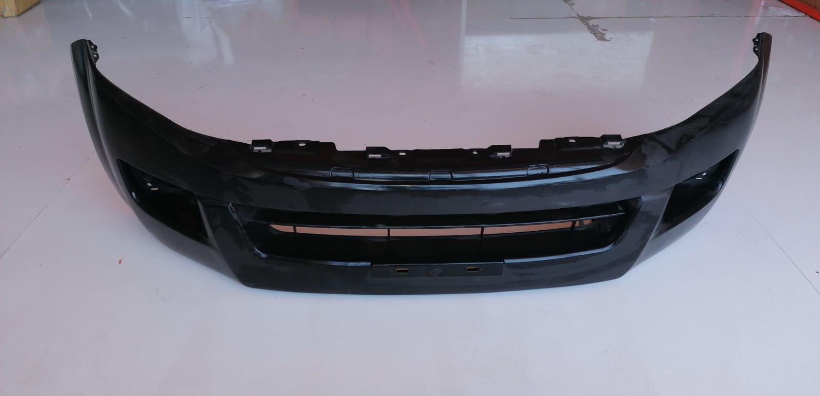 Isuzu Tampon D-max 4x4/4x2 12-15 Ön
